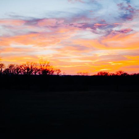Stay On A 350-Acre Cattle Ranch! Brazos River! Tubing! Petting Zoo! Weatherford Exterior photo
