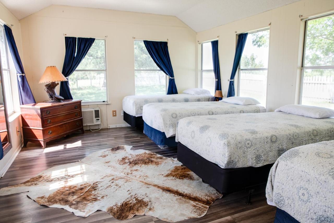Stay On A 350-Acre Cattle Ranch! Brazos River! Tubing! Petting Zoo! Weatherford Exterior photo